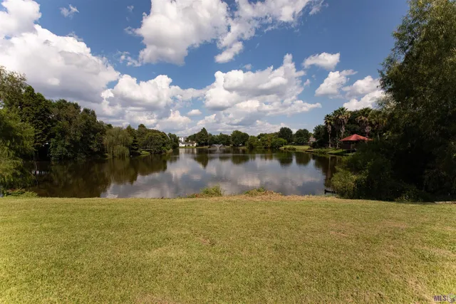 $329,900 | 1335 Springlake Drive, Baton Rouge, LA 70810