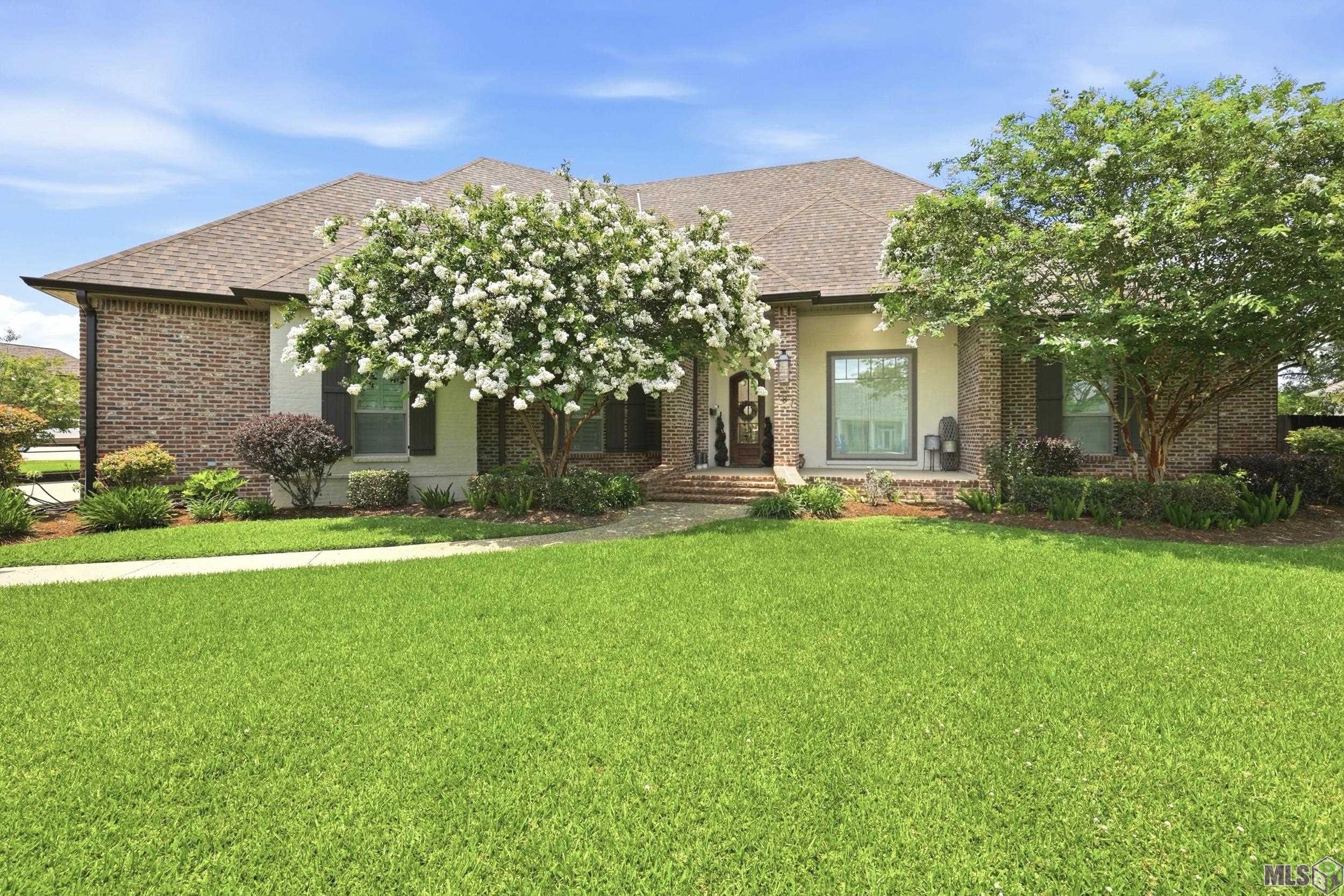 187 Regal Row Houma, LA 70360 - Photo 2 of 30