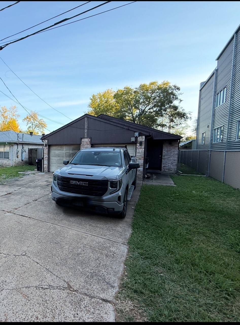 11931 6th Street Houston, TX 77072 - Photo 3 of 12