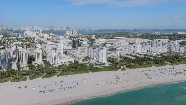 $3,900 | 100 Lincoln Road, Unit 323, Miami Beach, FL 33139