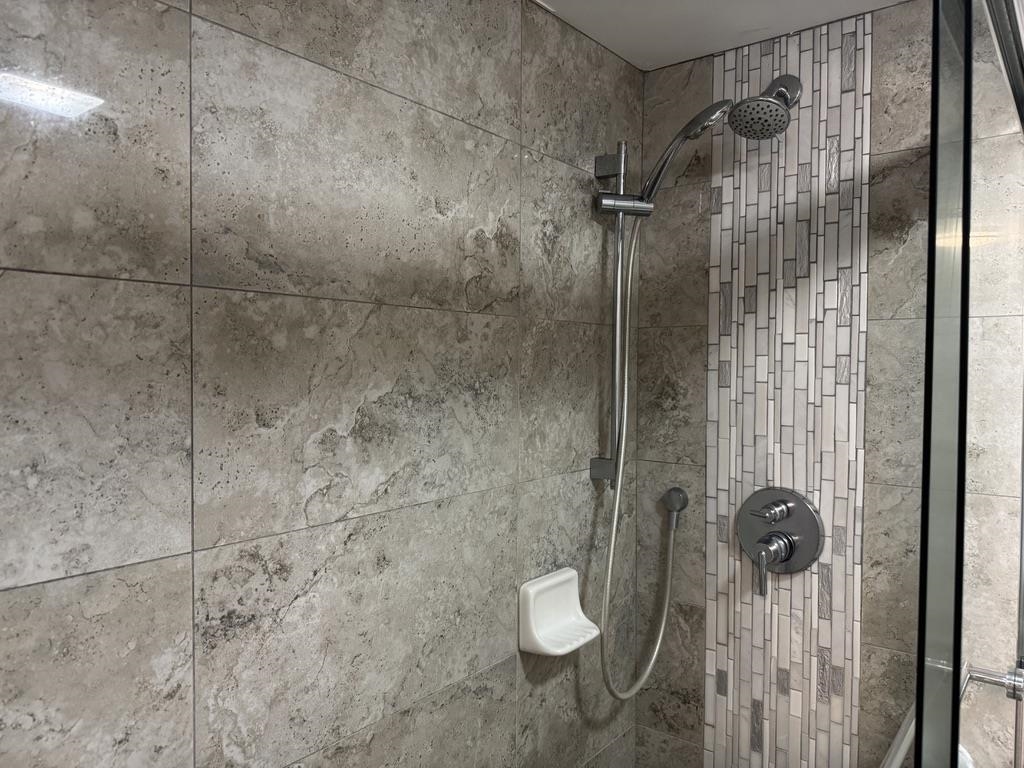 4327 Lower Honoapiilani Road, Unit 201B Lahaina, HI 96761 - Photo 14 of 26 a bathroom with a shower