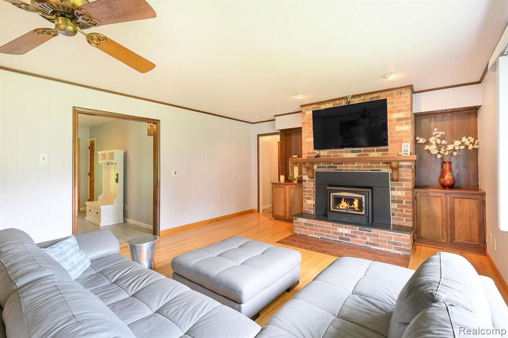 5440 Green Road Fenton, MI 48430 - Photo 9 of 44