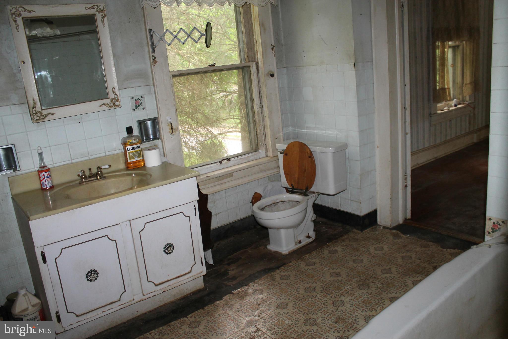 401 Henry Clay Street Harpers Ferry, WV 25425 - Photo 20 of 30 Bath