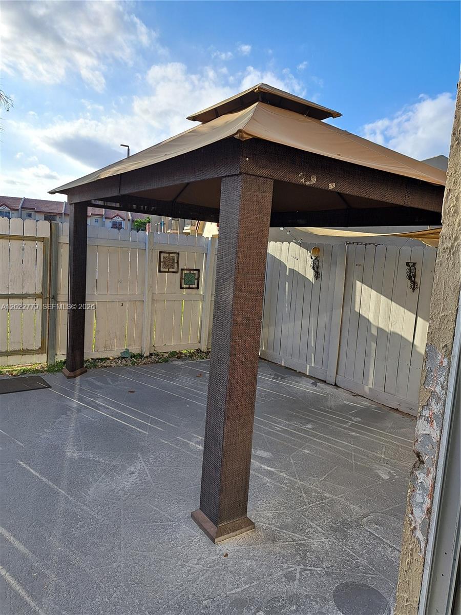 6140 Southwest 129th Place, Unit 2007 Miami, FL 33183 - Photo 20 of 21 Backyard