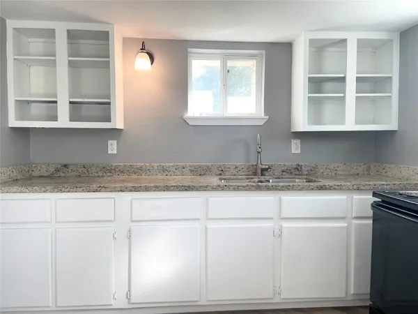 $750 | 7515 Bayway Drive, Unit 2, Baytown, TX 77520