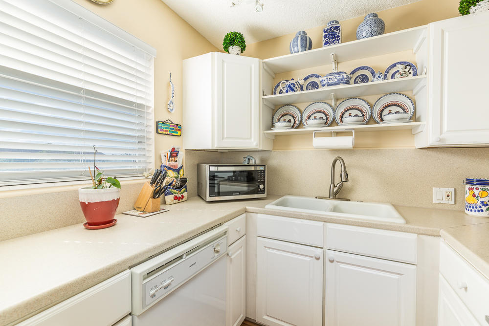 38 Brighton East, Unit A Boca Raton, FL 33434 - Photo 7 of 15 Kitchen