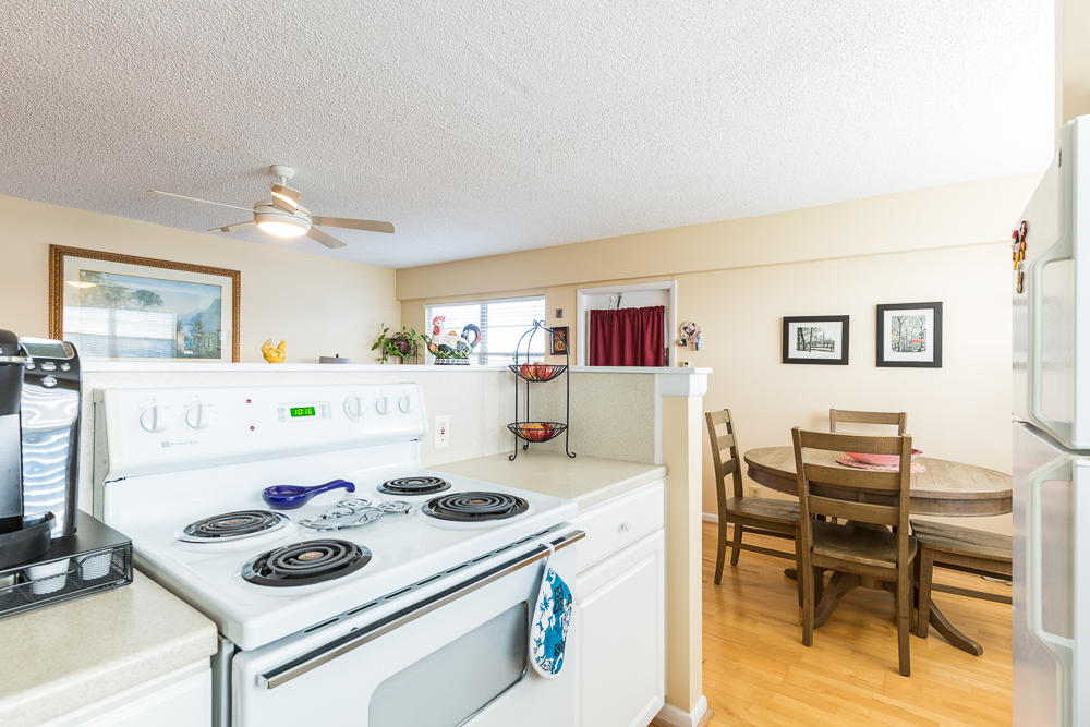 38 Brighton East, Unit A Boca Raton, FL 33434 - Photo 8 of 15 Kitchen 1/2 wall