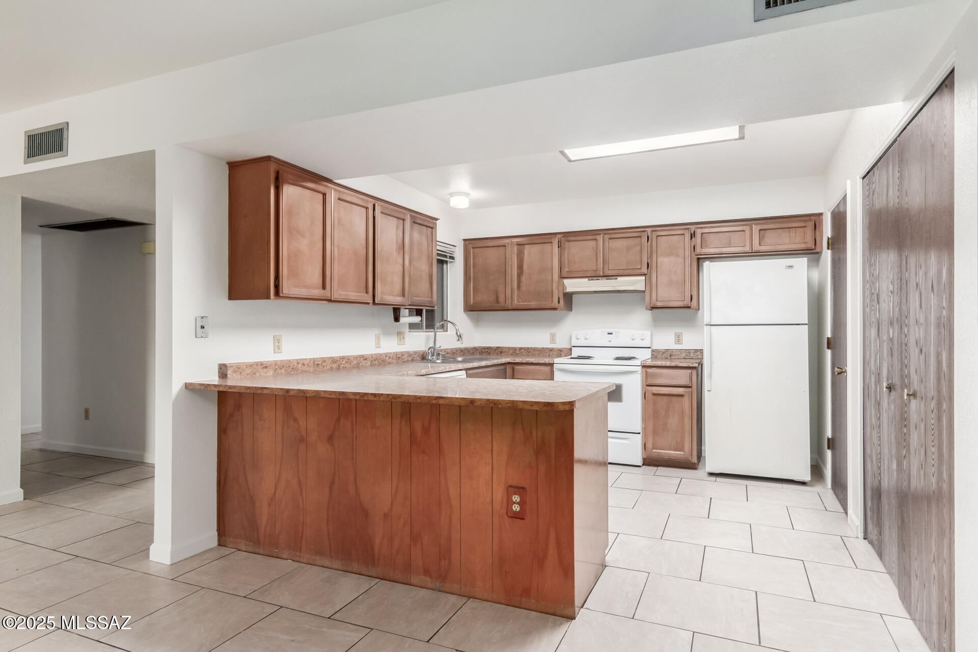 288 East Root Way Tucson, AZ 85705 - Photo 11 of 34