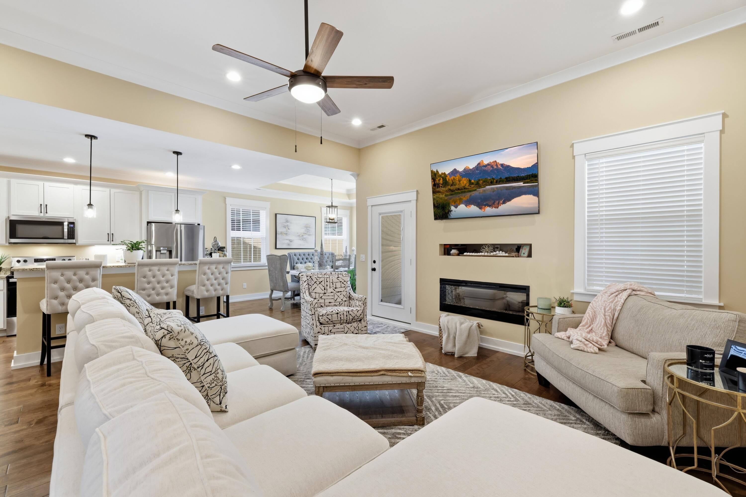 6871 Carnell Way Chattanooga, TN 37421 - Photo 7 of 31 Living Room