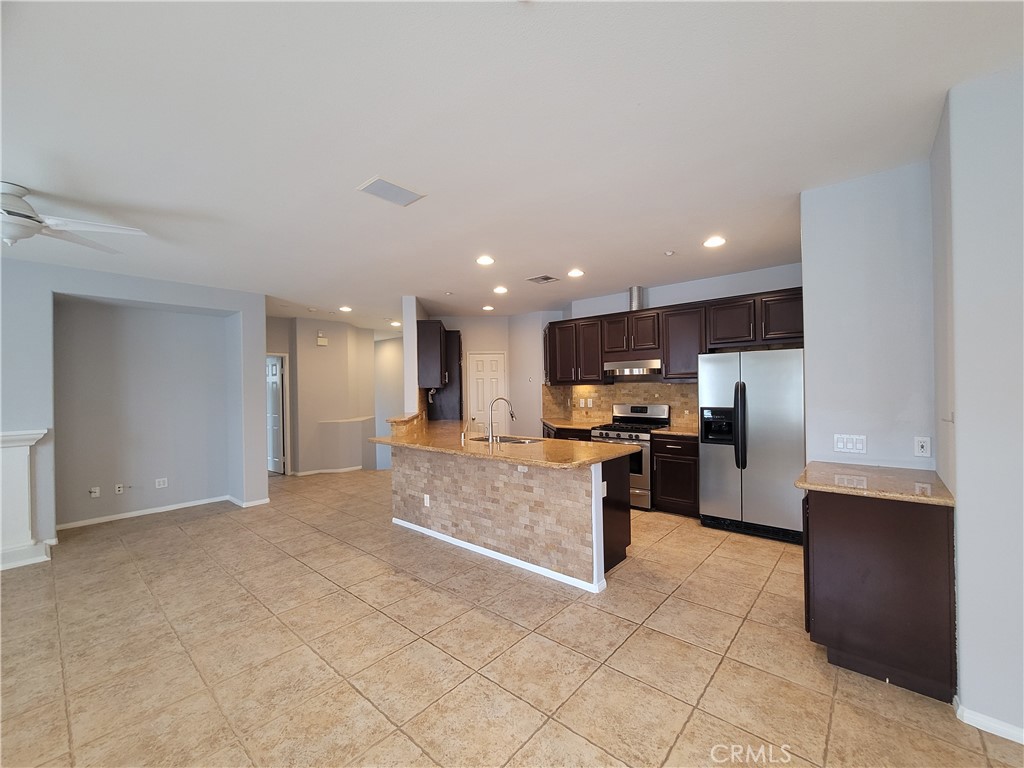 74 Rosenblum, Unit 108 Irvine, CA 92602 - Photo 5 of 33