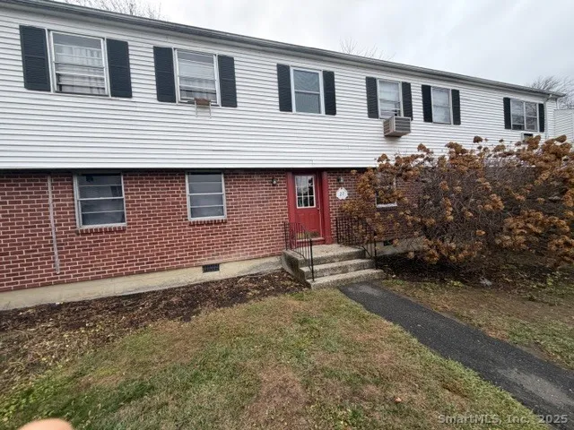 $2,400 | 27 Fairview Drive, Unit 2, Danbury, CT 06810