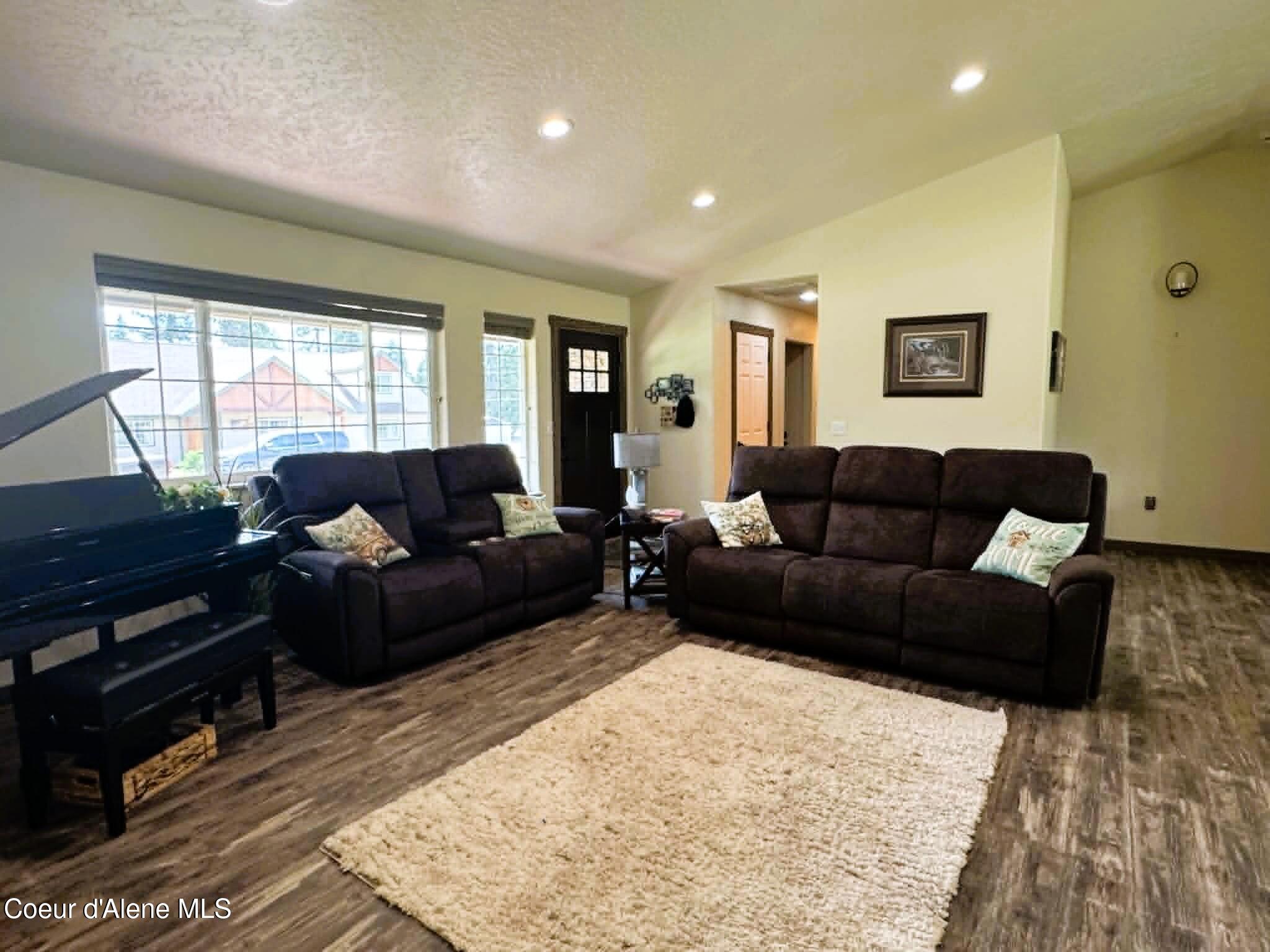 6637 East Little Joe Road Coeur D'Alene, ID 83814 - Photo 6 of 44 Living Room