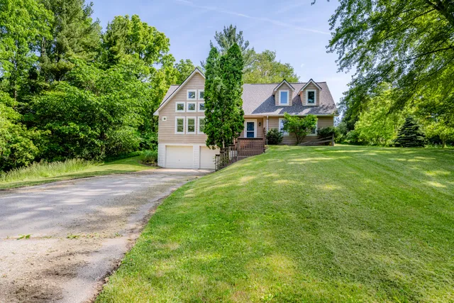 $369,900 | 2775 Lakeland Drive, Berrien Springs, MI 49103