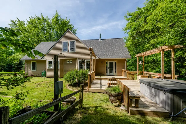 $369,900 | 2775 Lakeland Drive, Berrien Springs, MI 49103