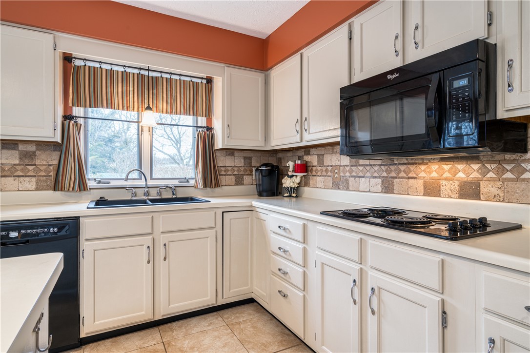 7 Bardney Circle Perinton, NY 14450 - Photo 11 of 38 Look at all the storage space! Beautiful backsplas