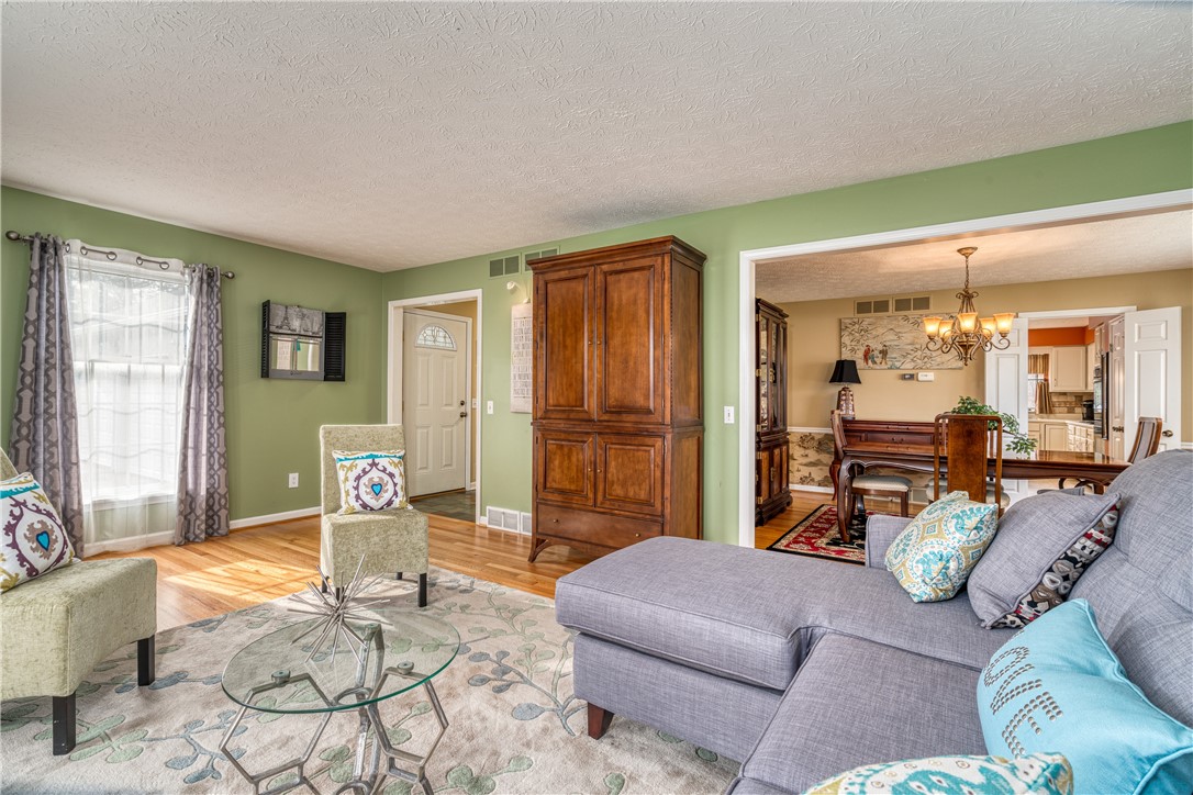 7 Bardney Circle Perinton, NY 14450 - Photo 18 of 38 A stunning room to entertain your guests in!