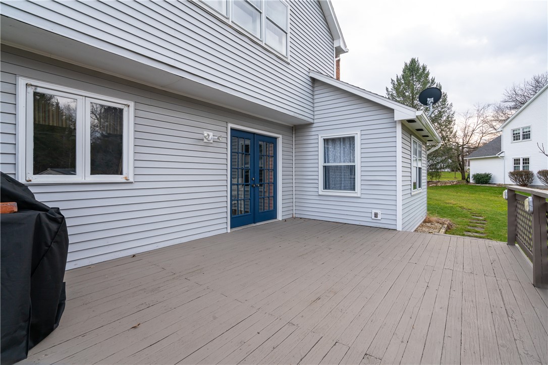 7 Bardney Circle Perinton, NY 14450 - Photo 34 of 38 Maintenance free vinyl siding!