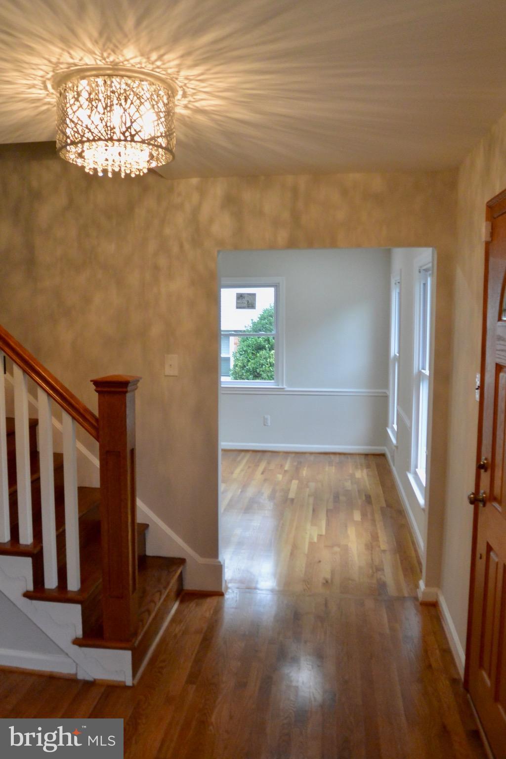 7712 Hayfield Road Alexandria, VA 22315 - Photo 5 of 12 Interior (General)