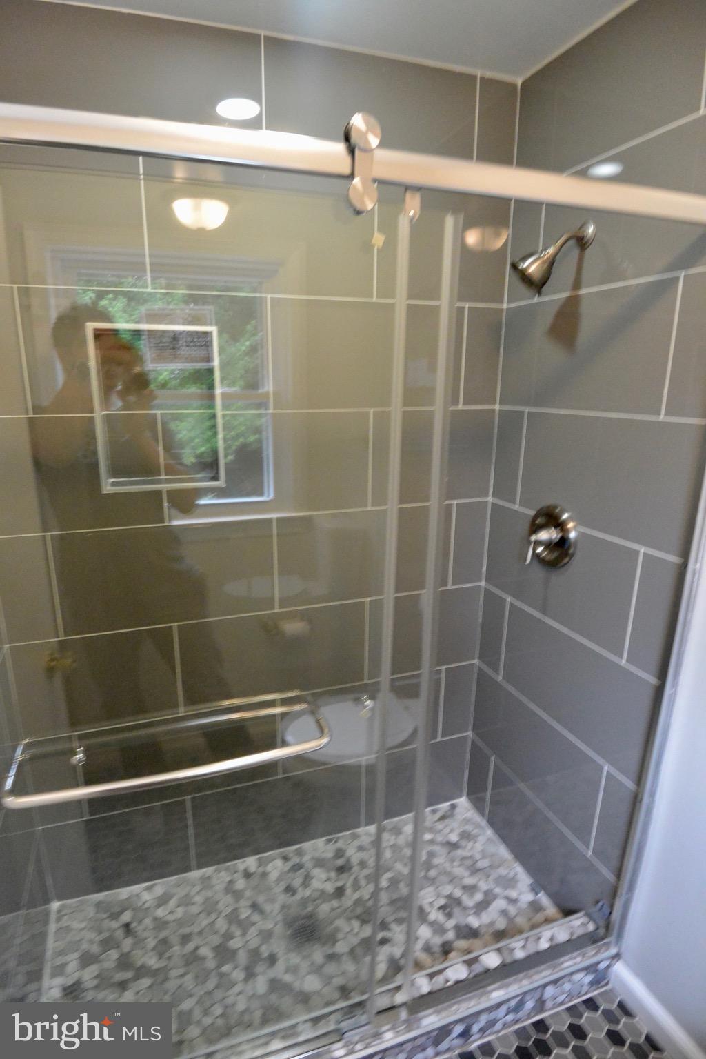 7712 Hayfield Road Alexandria, VA 22315 - Photo 8 of 12 Bath (Master)