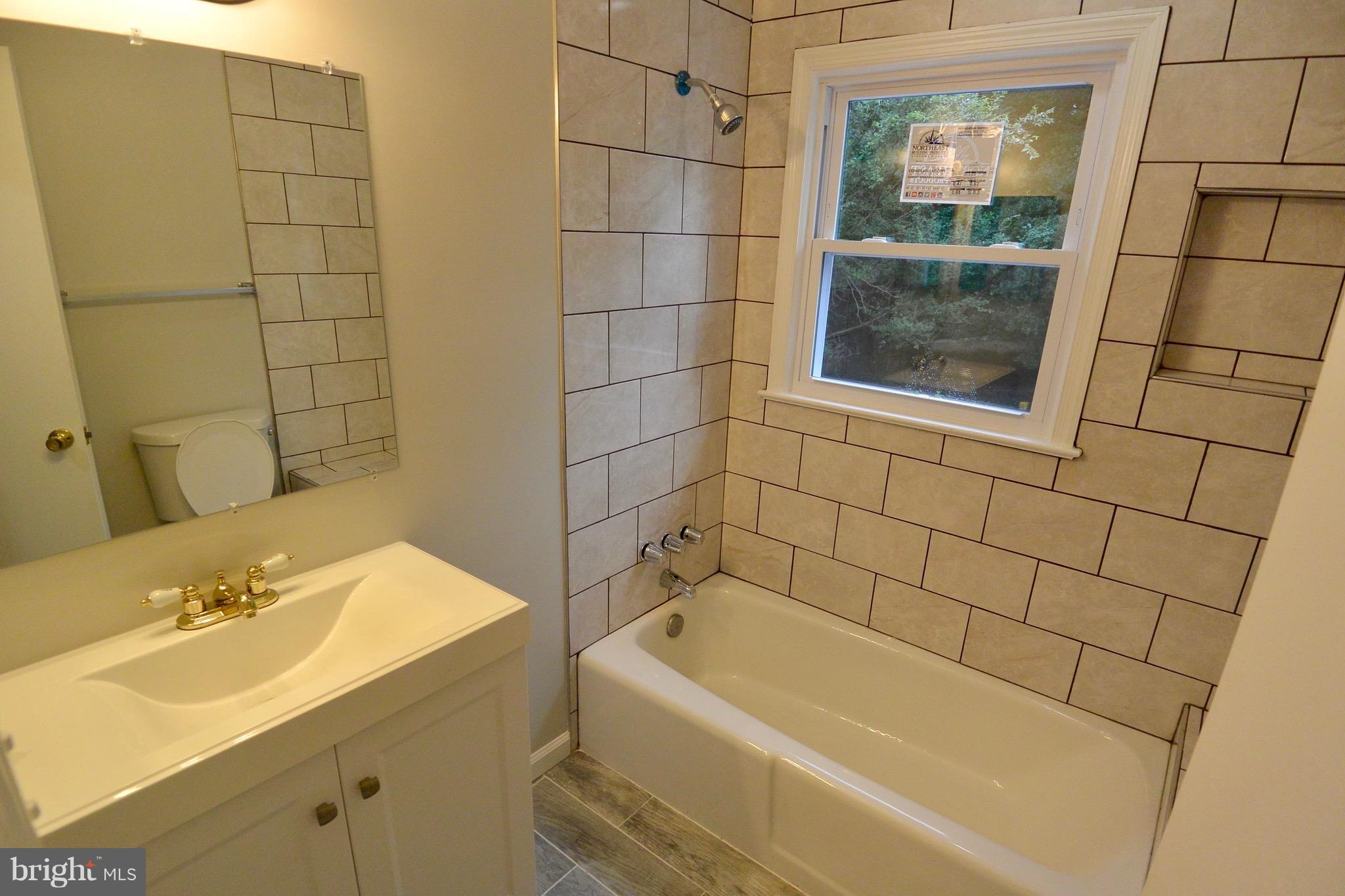 7712 Hayfield Road Alexandria, VA 22315 - Photo 9 of 12 Bath