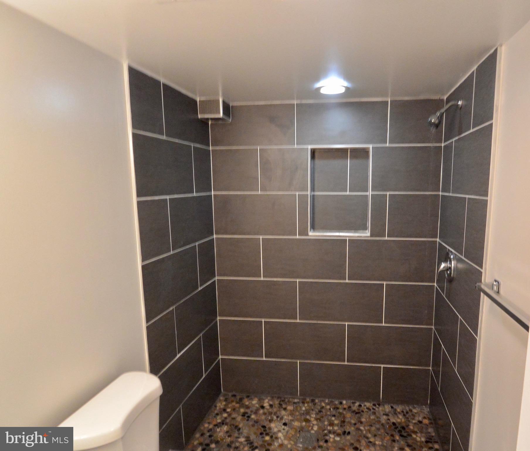 7712 Hayfield Road Alexandria, VA 22315 - Photo 10 of 12 Bath