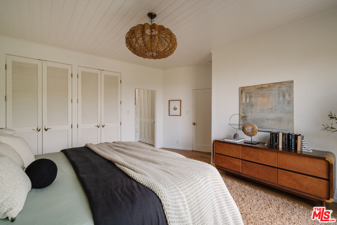 2355 Hermits Glen Los Angeles, CA 90046 - Photo 21 of 45 a bedroom with a bed and a chandelier