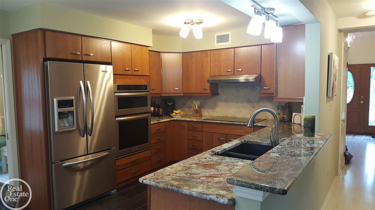 778 Leinster Road Rochester Hills, MI 48309 - Photo 16 of 33