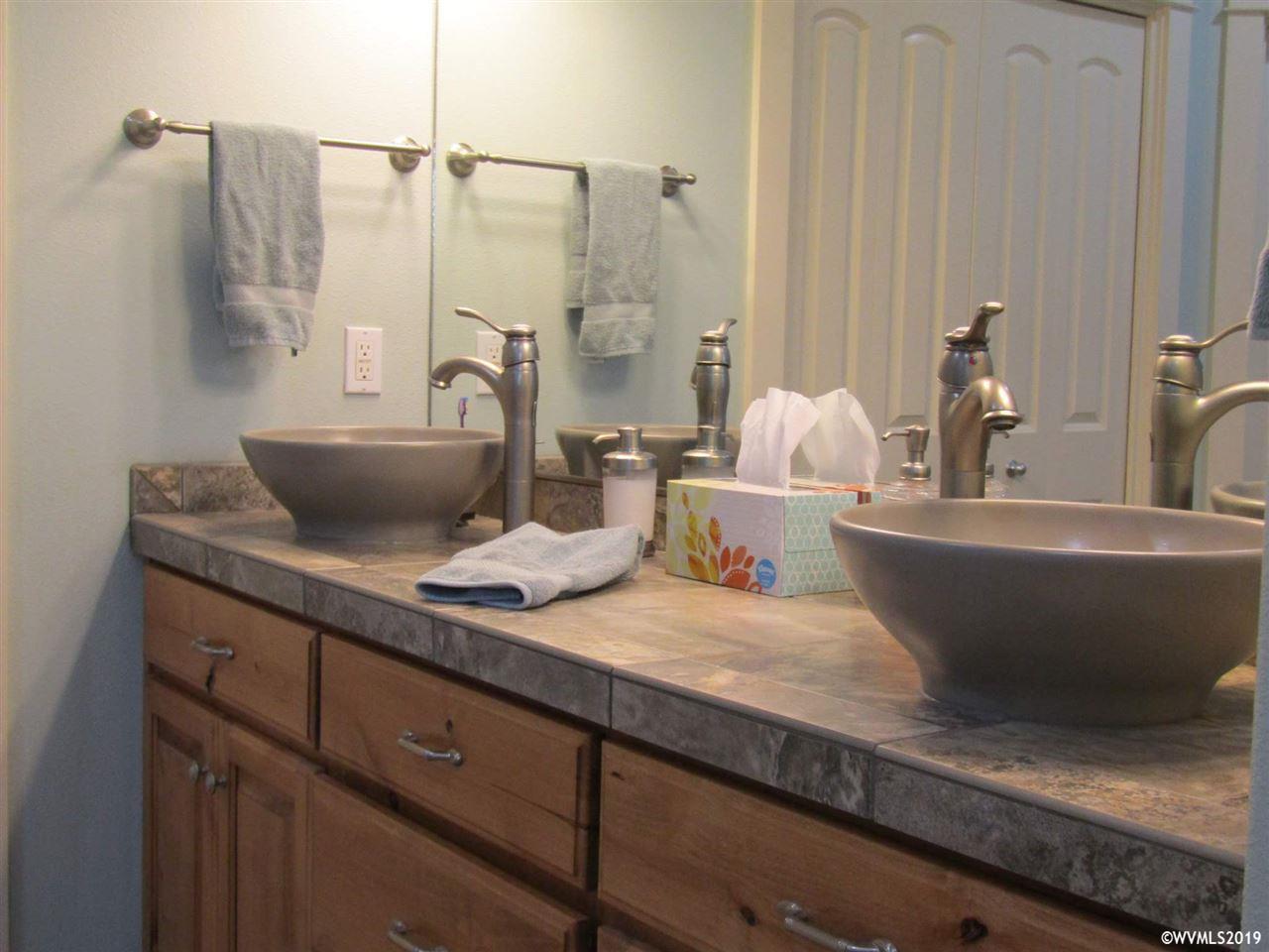 6607 Hazelgreen Road Northeast Salem, OR 97305 - Photo 27 of 41