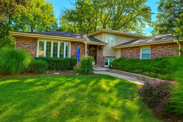 $525,000 | 7930 Grant Street, Darien, IL 60561