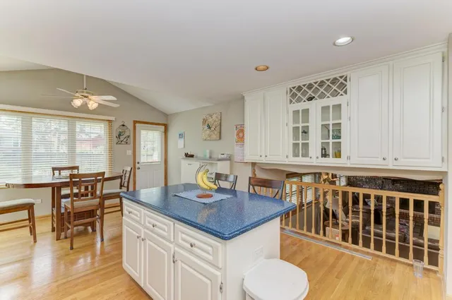 $525,000 | 7930 Grant Street, Darien, IL 60561