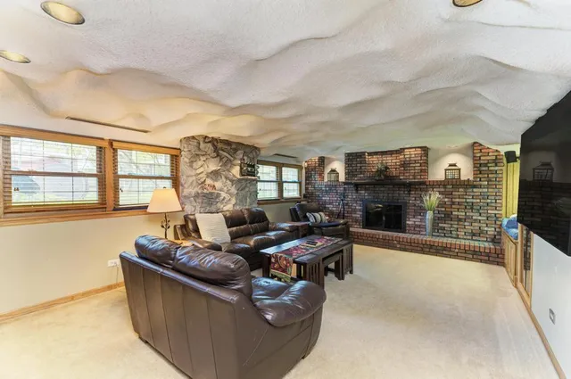 $525,000 | 7930 Grant Street, Darien, IL 60561