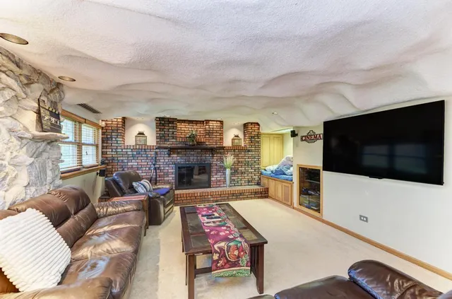 $525,000 | 7930 Grant Street, Darien, IL 60561