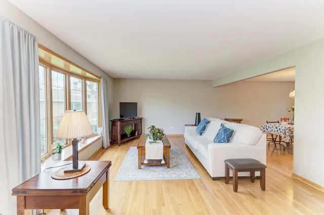 $525,000 | 7930 Grant Street, Darien, IL 60561