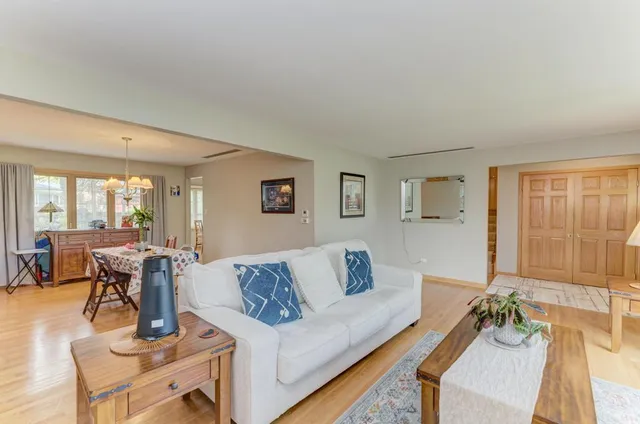 $525,000 | 7930 Grant Street, Darien, IL 60561