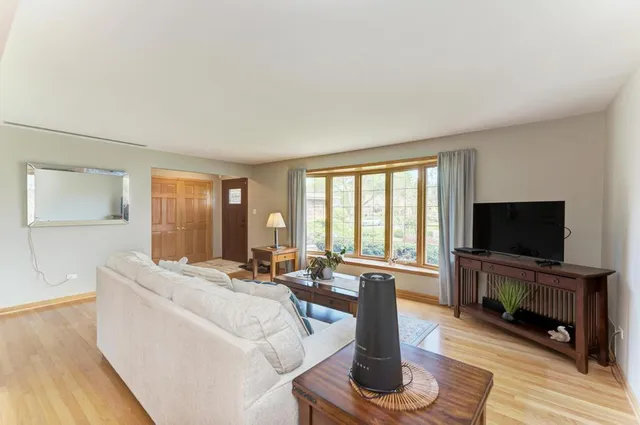 $525,000 | 7930 Grant Street, Darien, IL 60561