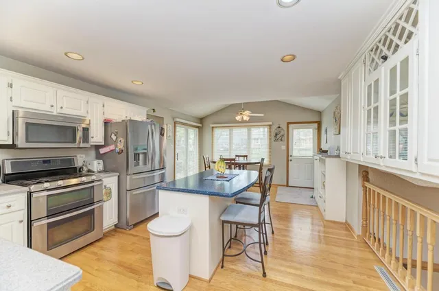 $525,000 | 7930 Grant Street, Darien, IL 60561