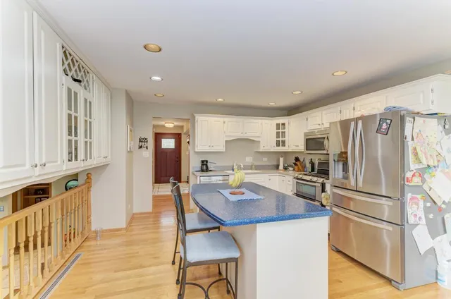 $525,000 | 7930 Grant Street, Darien, IL 60561