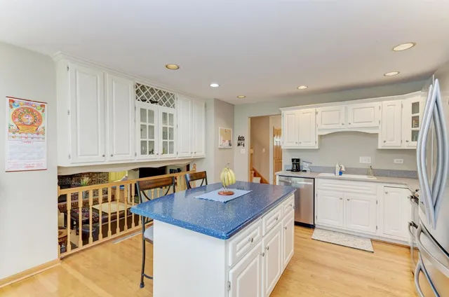 $525,000 | 7930 Grant Street, Darien, IL 60561