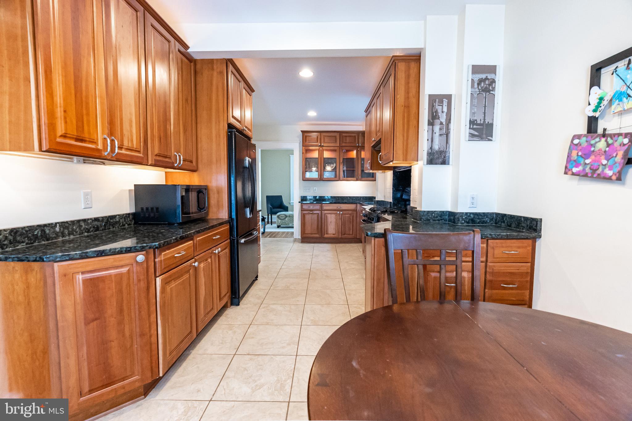 123 Hawthorn Road Baltimore, MD 21210 - Photo 11 of 40 Large eat in kitchen from sitting area