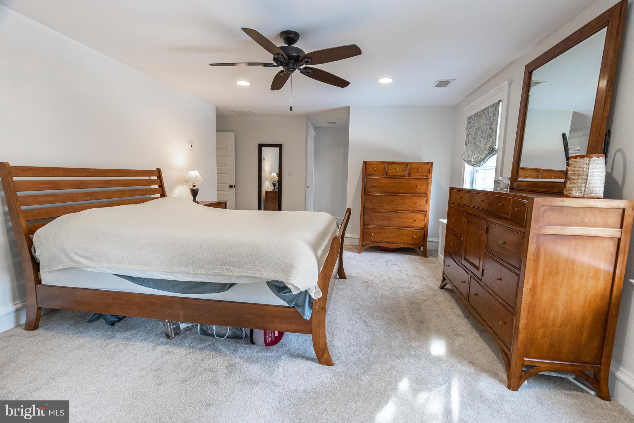 123 Hawthorn Road Baltimore, MD 21210 - Photo 18 of 40 Master bedroom with large ensuite bath!