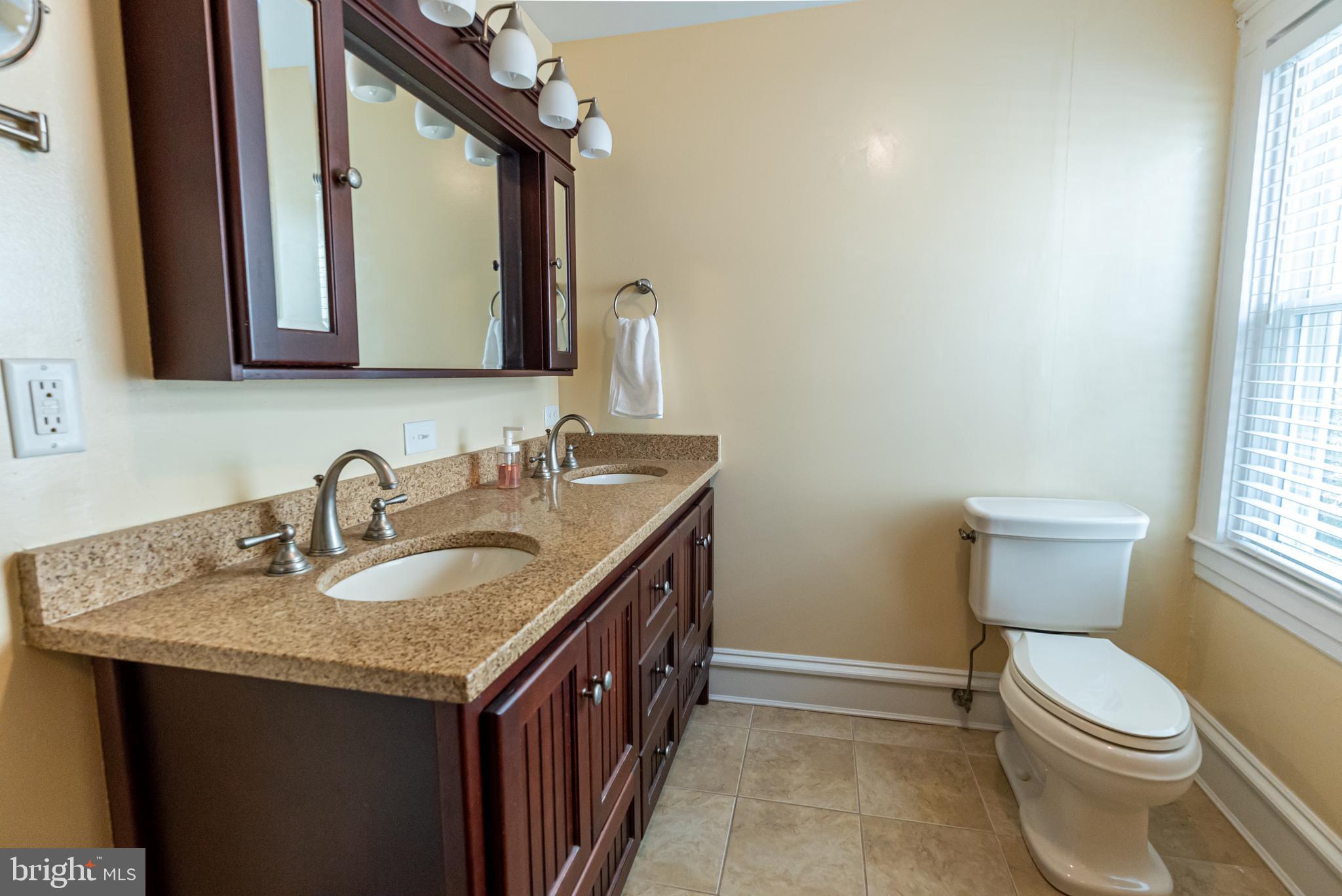 123 Hawthorn Road Baltimore, MD 21210 - Photo 24 of 40 Nice natural light in the master bath