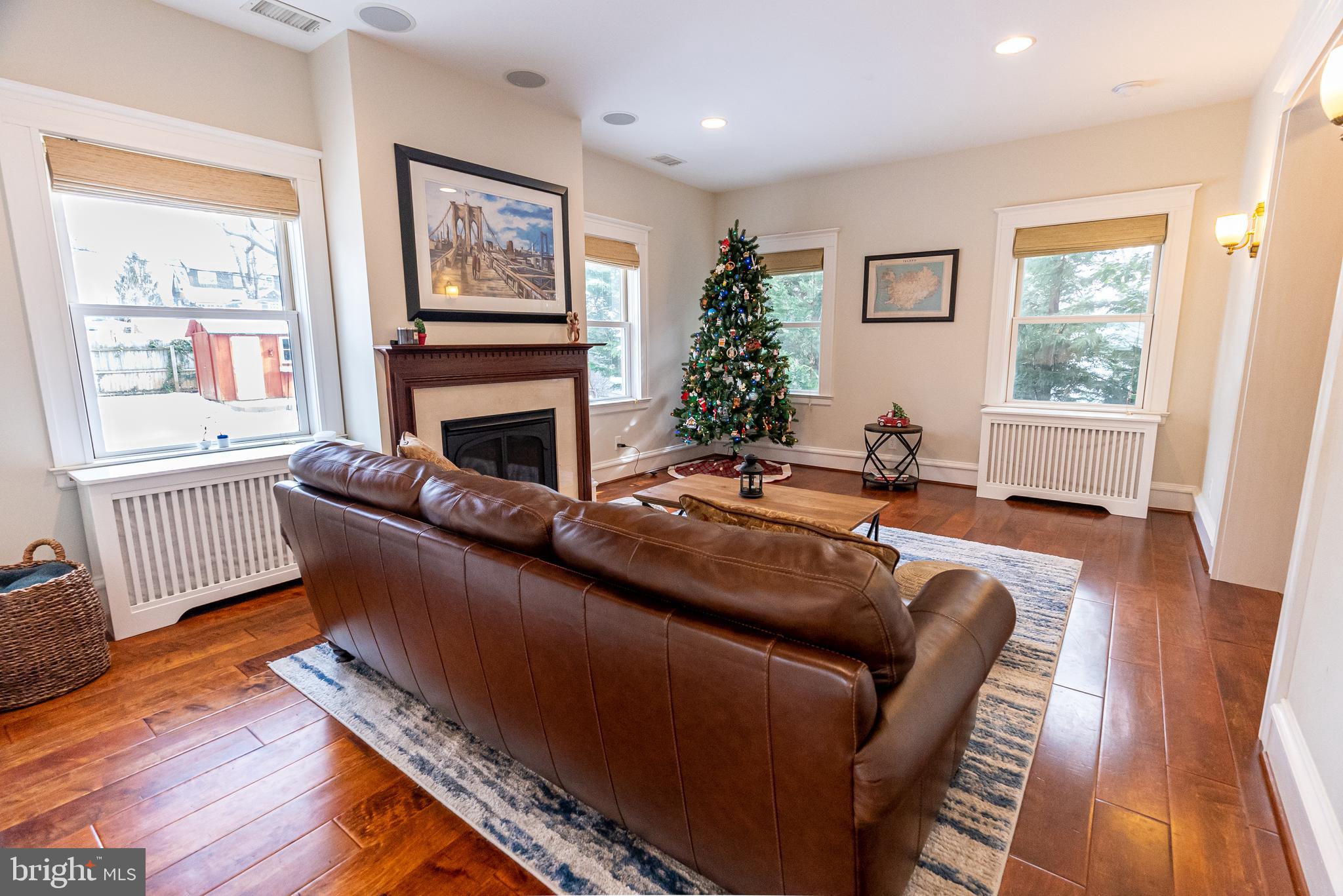 123 Hawthorn Road Baltimore, MD 21210 - Photo 10 of 40 Family room from kitchen sitting area