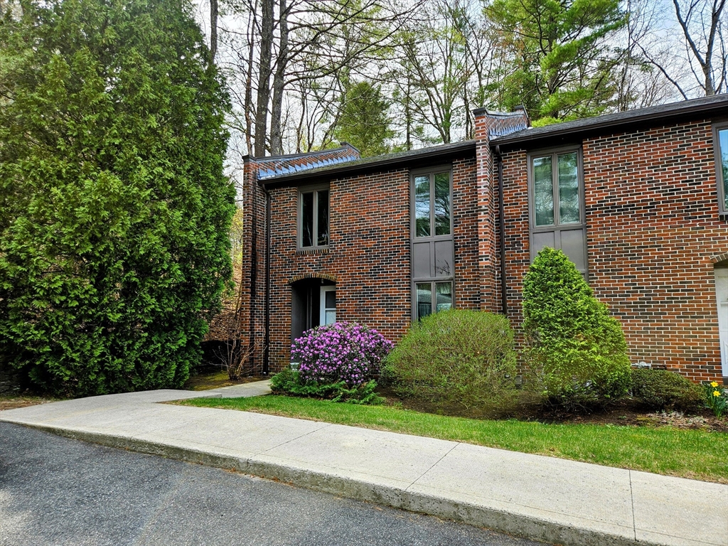 12 Chadwick Court, Unit 12 Amherst, MA 01002 - Photo 1 of 22