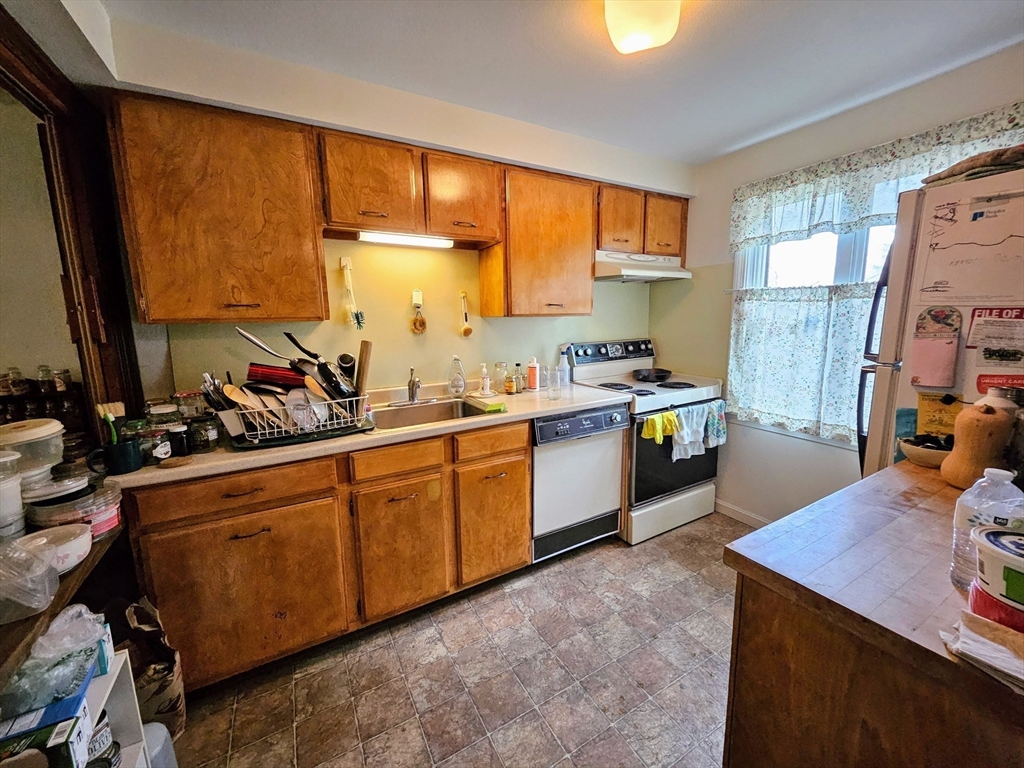 12 Chadwick Court, Unit 12 Amherst, MA 01002 - Photo 3 of 22