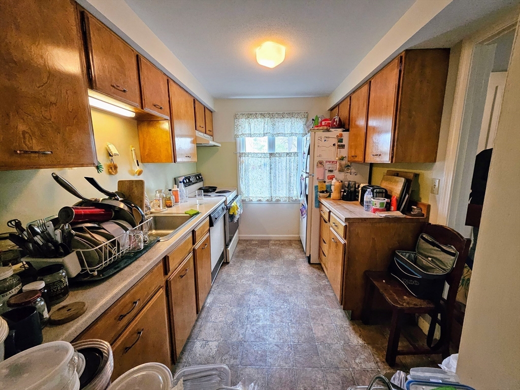 12 Chadwick Court, Unit 12 Amherst, MA 01002 - Photo 4 of 22