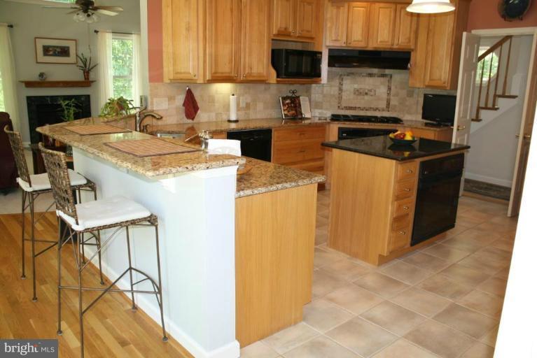 7403 Leeds Manor Road Marshall, VA 20115 - Photo 2 of 12 Kitchen