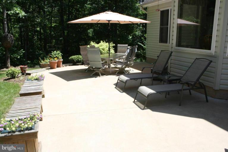 7403 Leeds Manor Road Marshall, VA 20115 - Photo 4 of 12 Patio