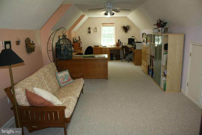 7403 Leeds Manor Road Marshall, VA 20115 - Photo 9 of 12 Office Area