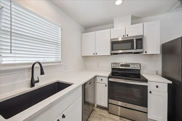 $1,295 | 2610 Cochran Street, Houston, TX 77009