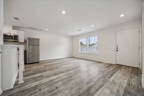 $1,295 | 2610 Cochran Street, Houston, TX 77009
